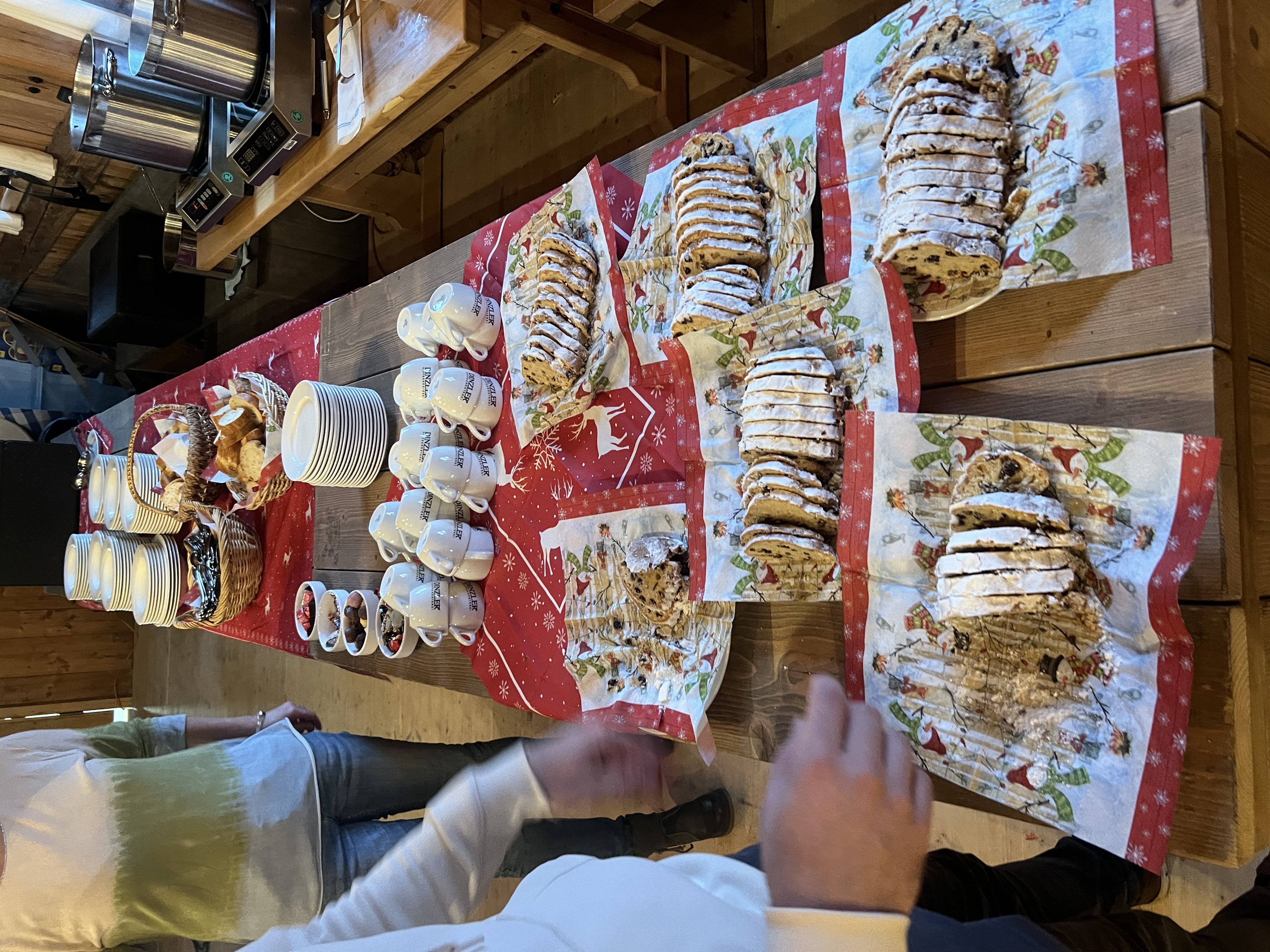 Oh du Knödelige! Umtrunk mit Mitarbeitenden