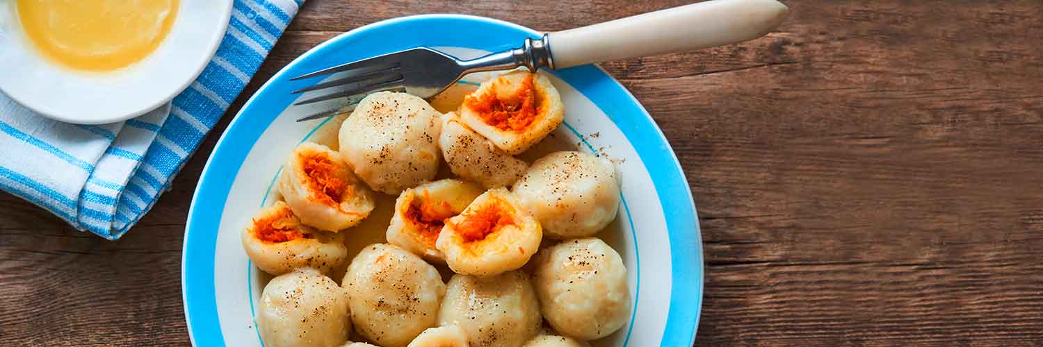 Bunter Herbstknödel mit Kürbis, Parmesan & Salbeibutter