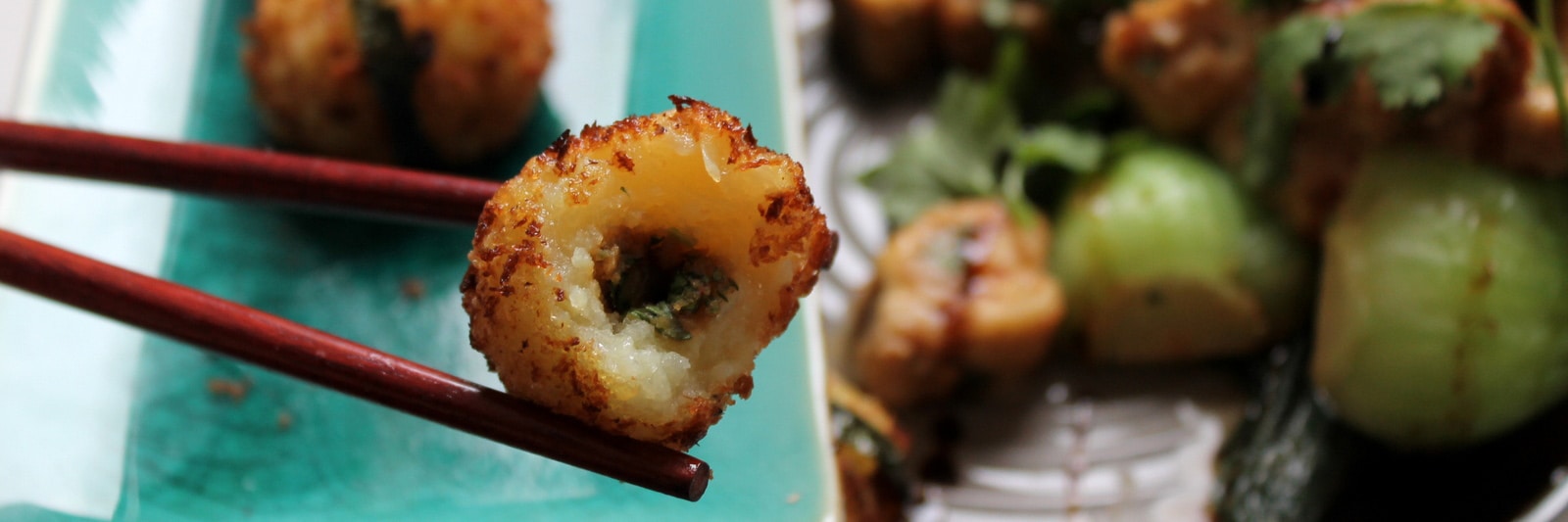 Asiatische Erdnuss-Koriander-Knödel