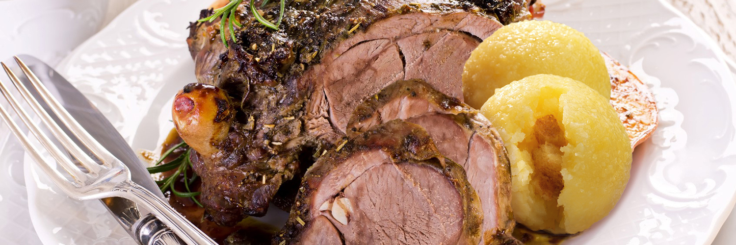 Juradistl-Lammschäuferl mit Wurzelgemüse und Kartoffelknödel