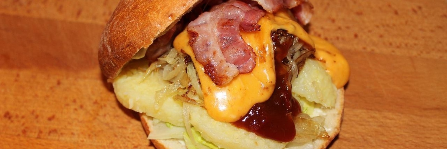 Knödelburger mit Bacon