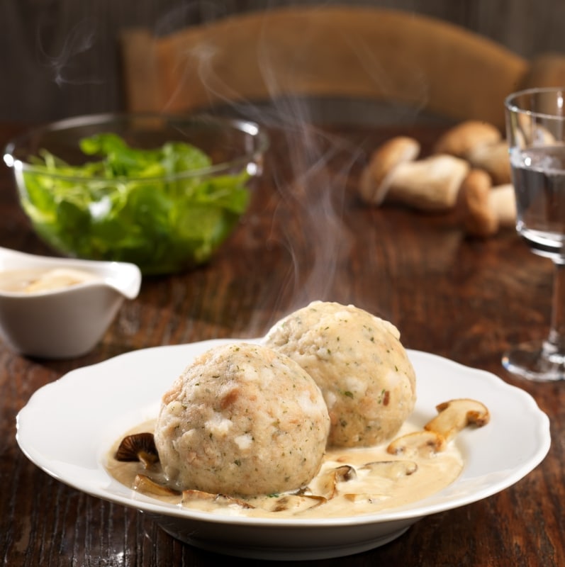Semmelknödel mit Pilzsoße
