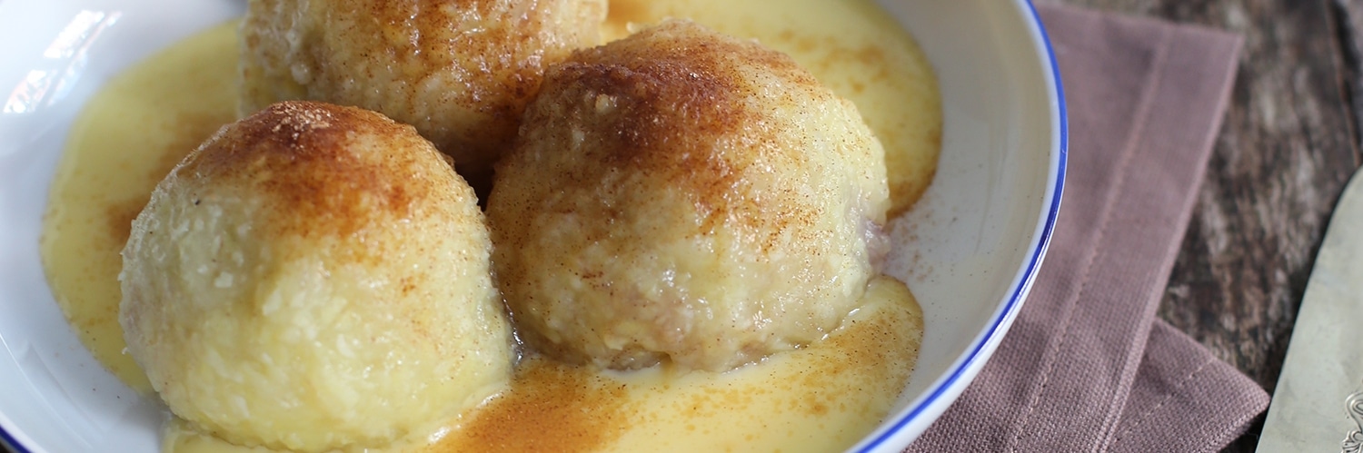 Zimtige Pflaumenknödel mit Vanillesoße