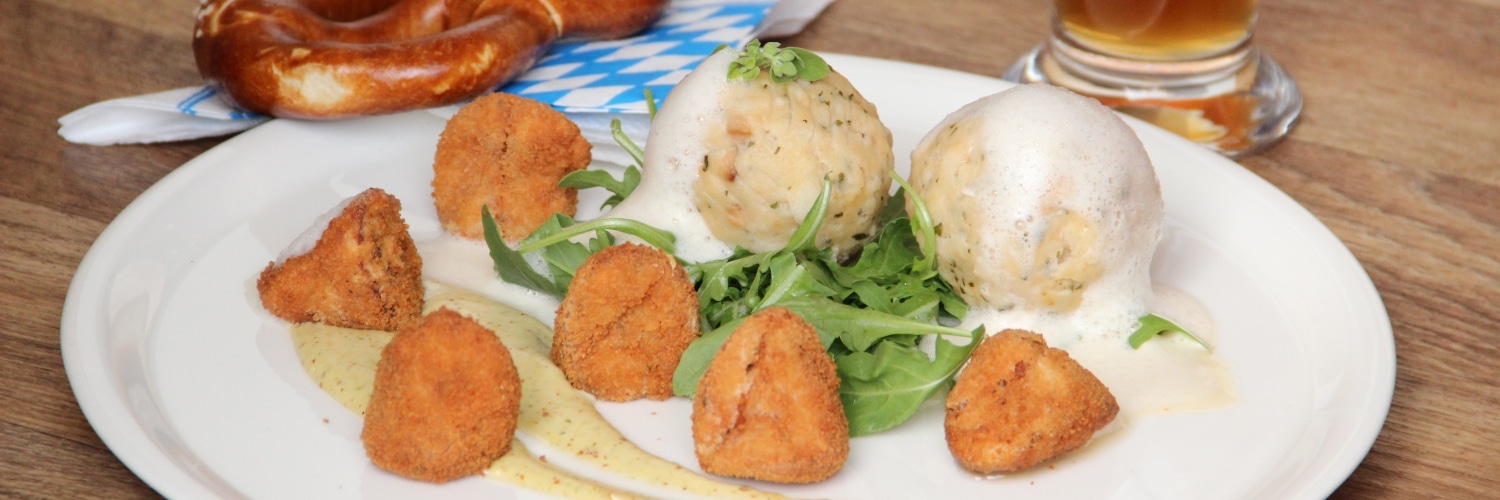 Brezenknödel mit gebackener Weißwurst