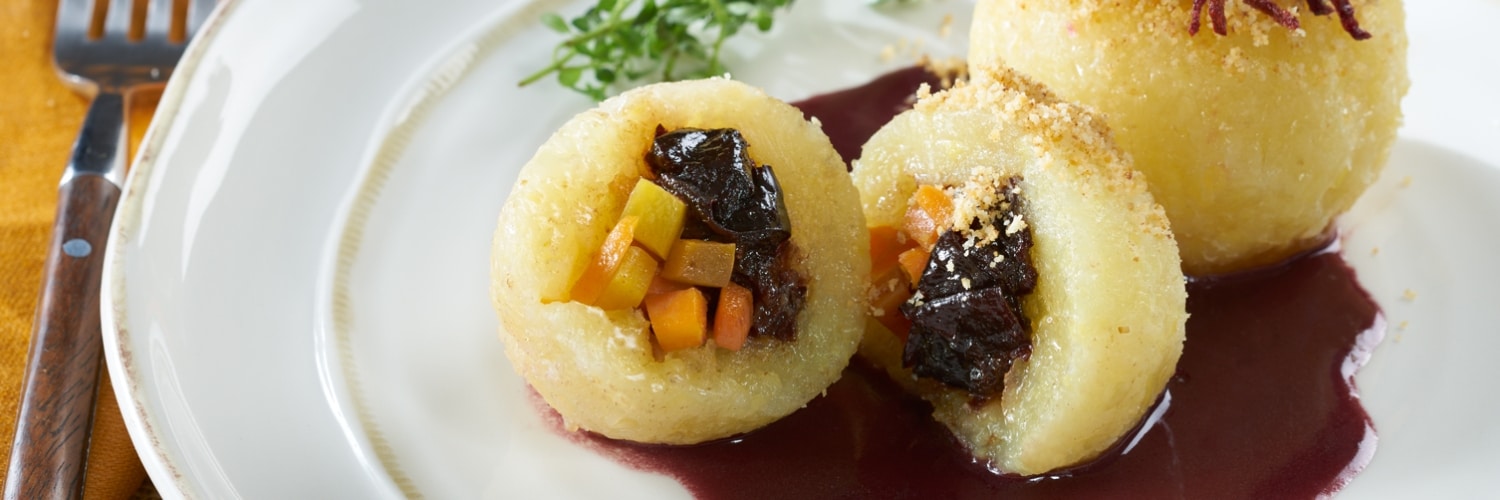Gefüllter Knödel mit Koriandermöhren & Backpflaumen