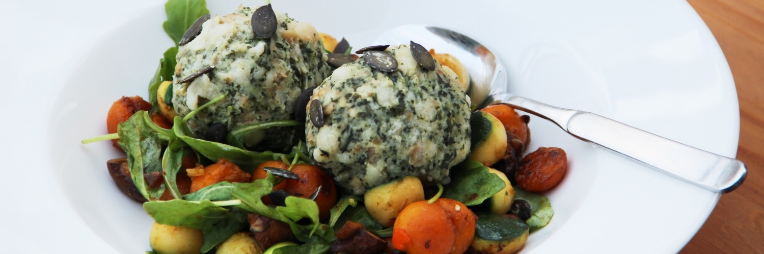 Spinatknödel mit Kürbisgemüseragout