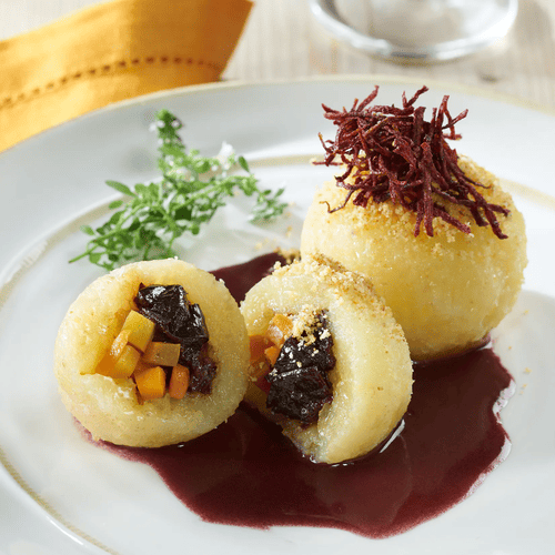 Gefüllter Knödel mit Koriandermöhren & Backpflaumen