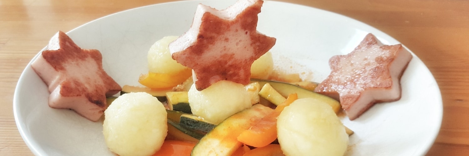 Knödelinos® mit Leberkäs-Sternen auf Ratatouille