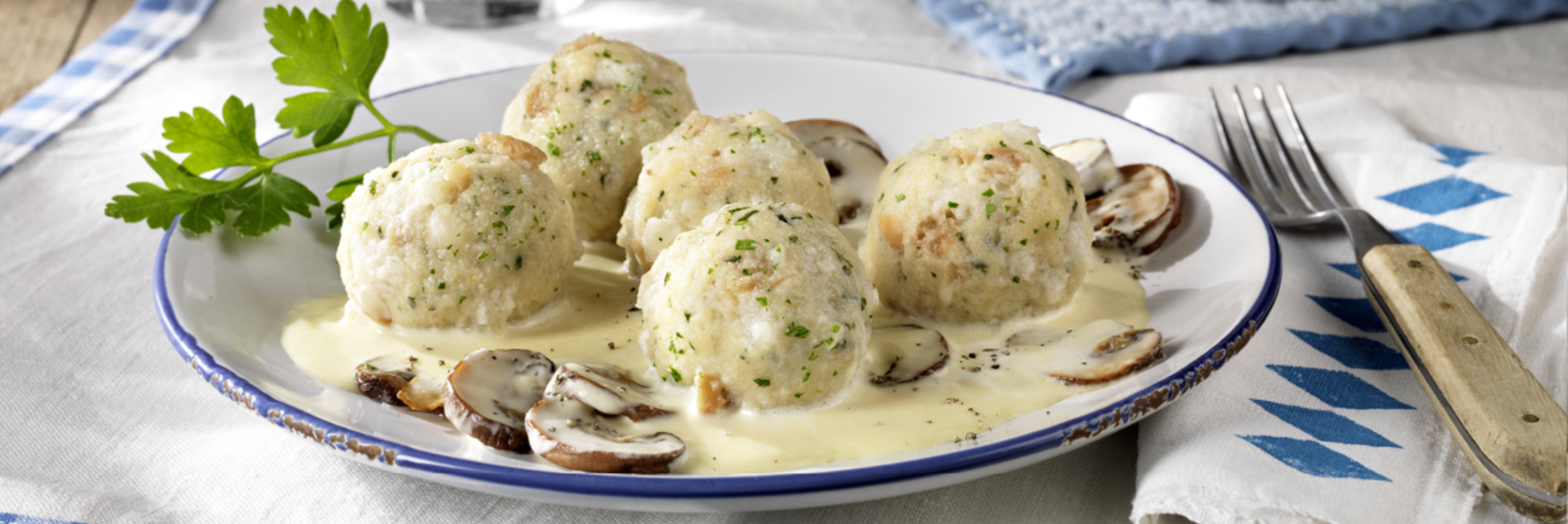 Semmel-Knödelinos® mit Champignonrahmsauce