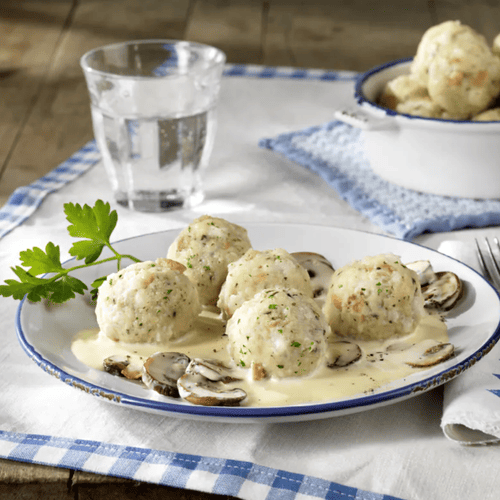 Semmel-Knödelinos® mit Champignonrahmsauce