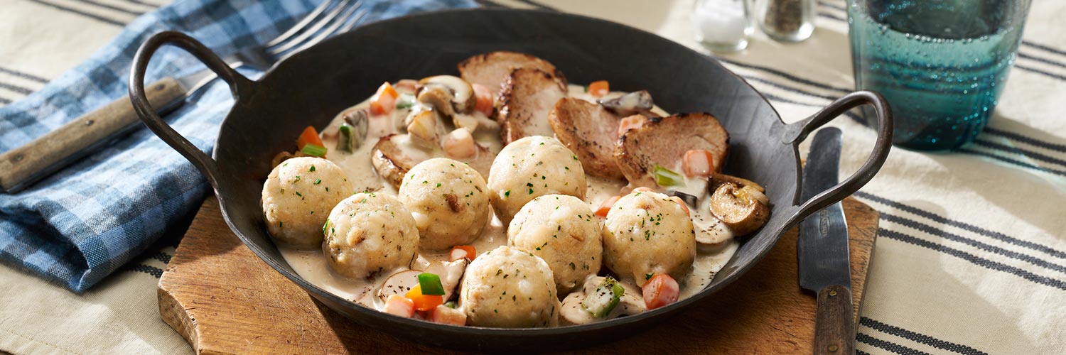 Schweinelende mit Paprika-Pilzsoße und Semmel-Knödelinos®