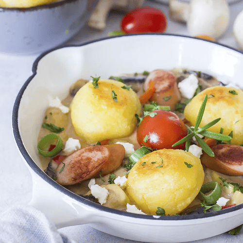 Knödelinos®-Gemüsepfanne mit Würstchen