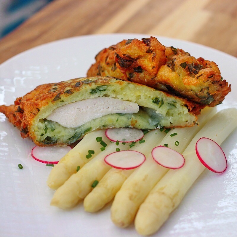 Hähnchenbrustfilets im knusprigen Knödelmantel