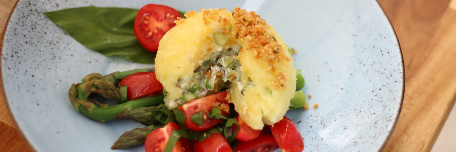 Klöße mit grüner Spargelfüllung