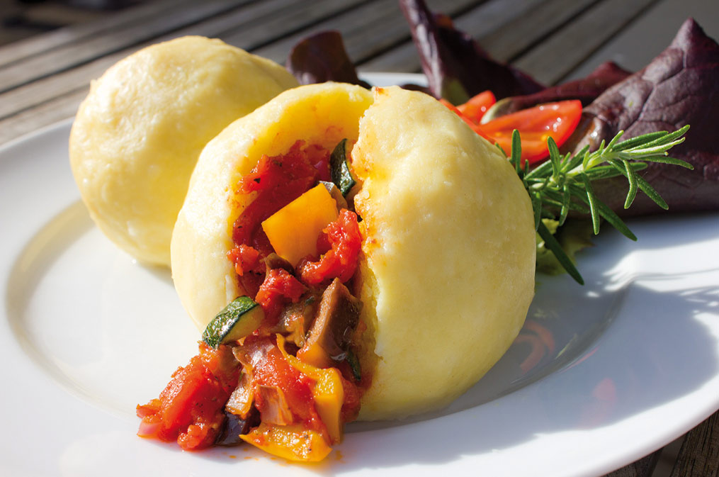 Kartoffeln oder Nudeln: Gefüllte seidene Knödel