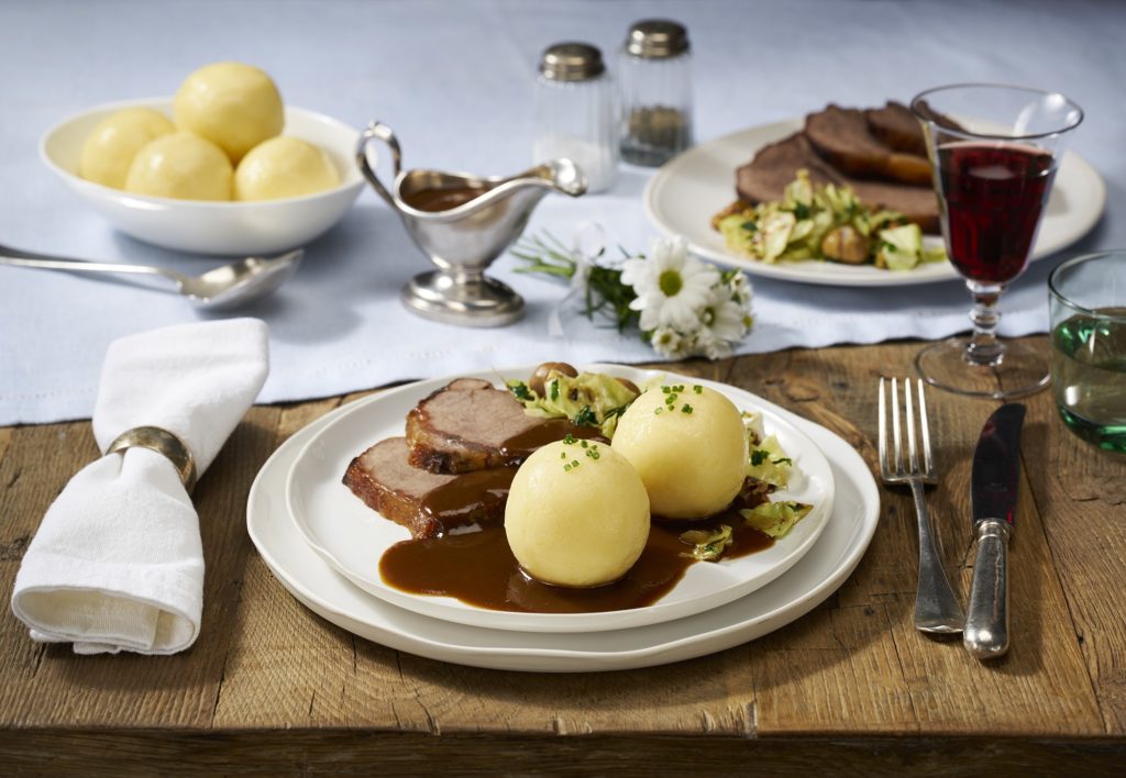 Braten mit Seidenklößen