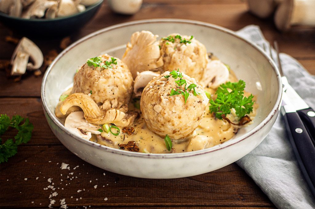 Semmelknödel mit Pilzsoße