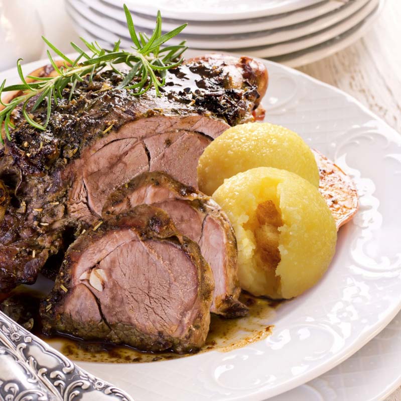 Osterrezept - Juradistl-Lammschäuferl mit Wurzelgemüse und Kartoffelknödel