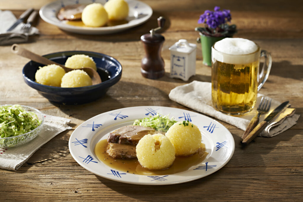 Schweine-Krustenbraten mit Kartoffelknödel
