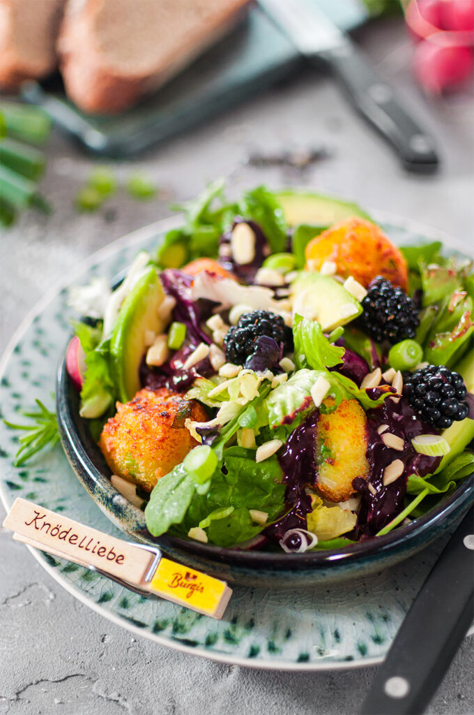 Sommersalat mit Knödelinos