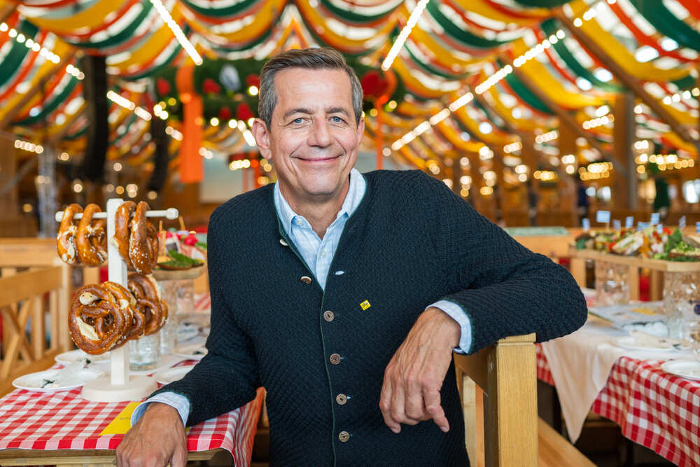 Timo Burger im Wiesn-Zelt