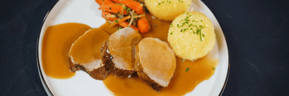 Kalbsrahmbraten mit Kloß – Zart, cremig & klassisch gut!