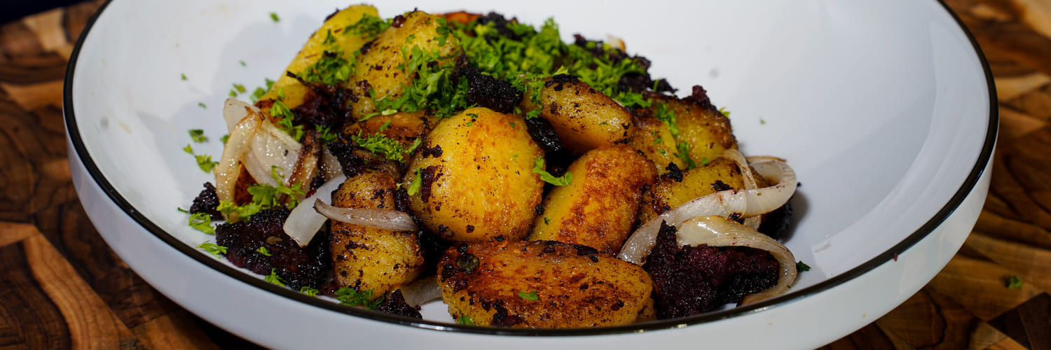 Blutwurst Gröstl mit Knödelscheiben