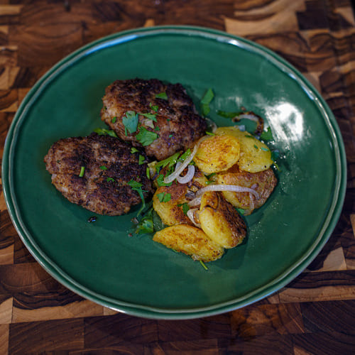 Fleischpflanzerl mit Knödelgröstl