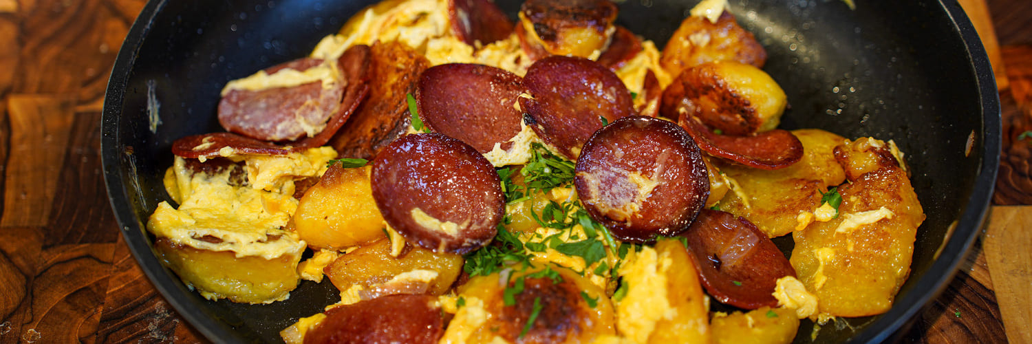 Sucuk Pfanne mit Sonntagsknödel