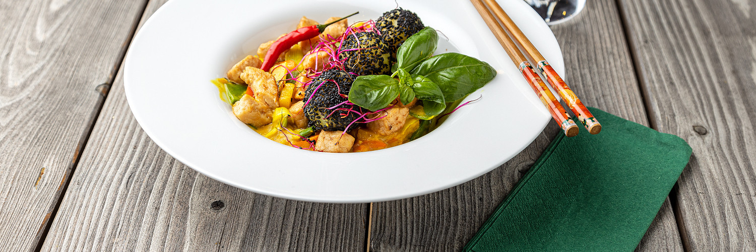 Wokgemüse süß-sauer mit Sesam-Knödelinos®