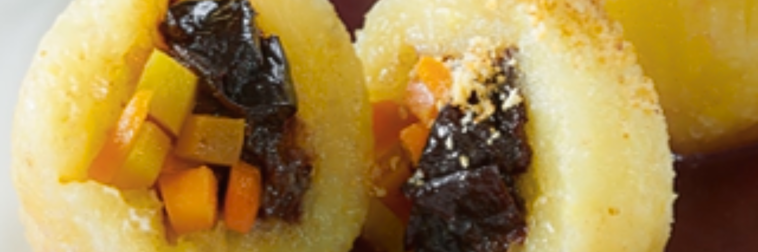 Gefüllter Knödel mit Koriander-Möhren und Backpflaumen