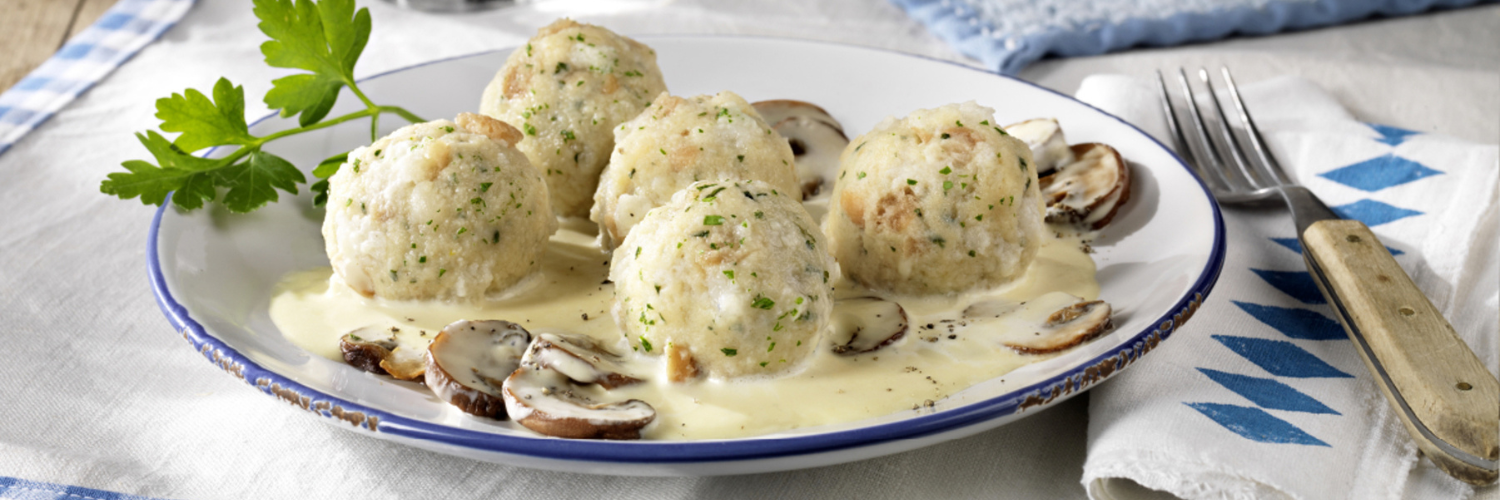 Semmel-Knödelinos® mit Champignonrahmsauce