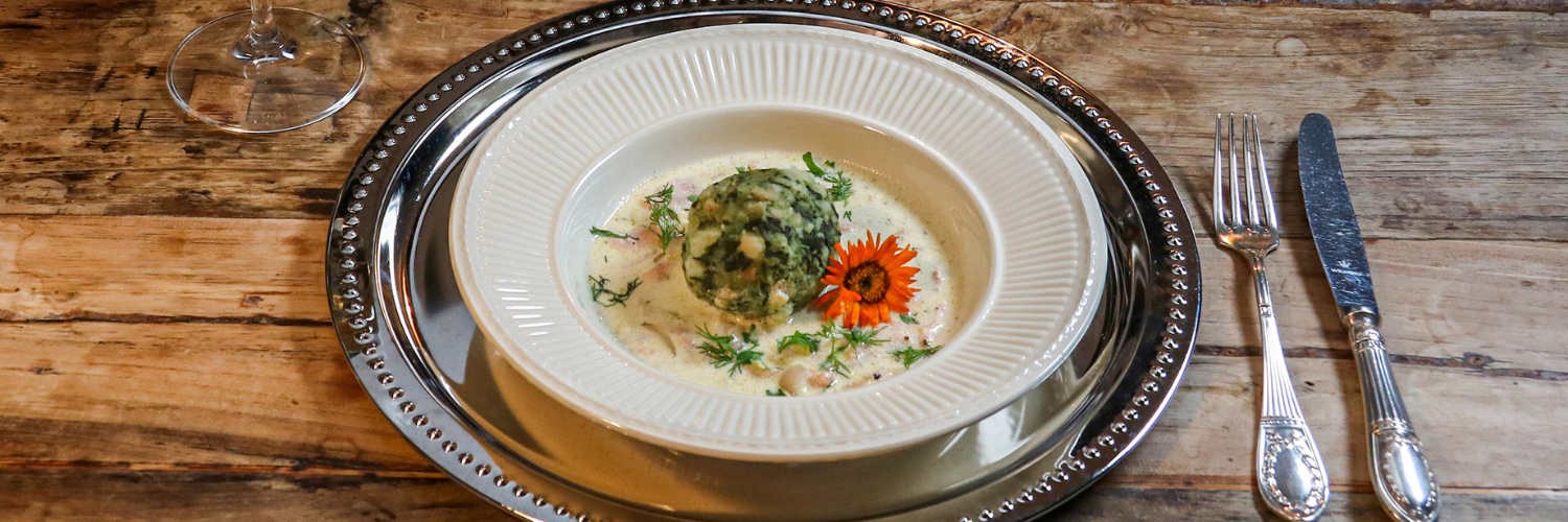Spinatknödel mit Lachs-Sahne-Sauce