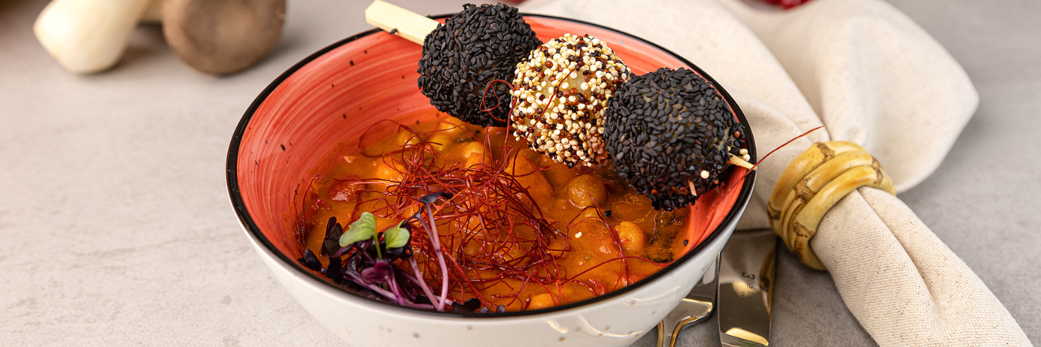 Sesam-Knödelinos mit Thaicurry